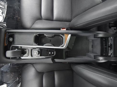 Used 2022 Volvo XC90 T8 Inscription Expression w/ Climate Package image 36