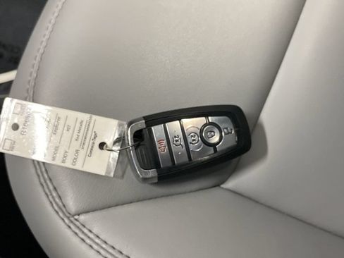 Used 2021 Ford Explorer XLT w/ Equipment Group 202A AWD/4WD image 32