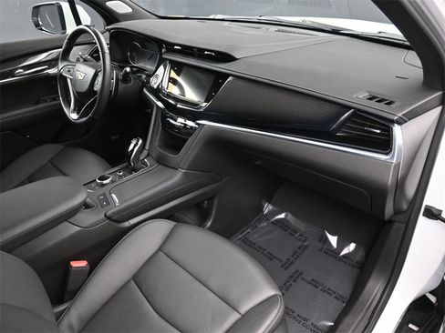 Certified 2023 Cadillac XT6 Sport w/ LPO, ONYX Package image 11