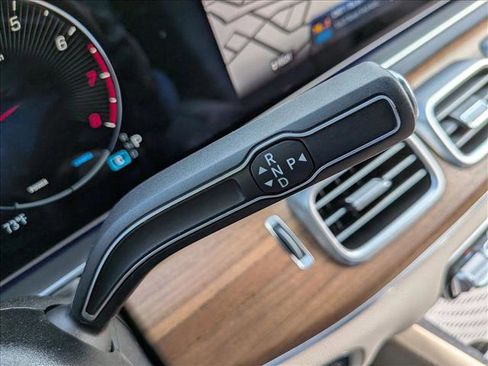 Used 2025 Mercedes-Benz GLE 350 4MATIC image 16