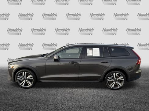 Used 2025 Volvo V60 B5 Cross Country Plus image 7