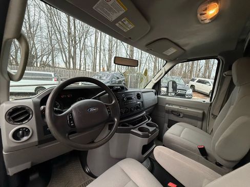 Used 2018 Ford E-350 and Econoline 350 Super Duty w/ Power Windows & Locks Group image 13
