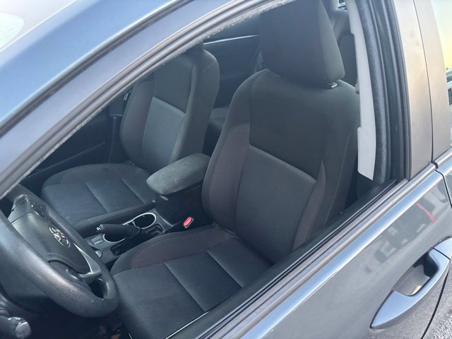 Used 2017 Toyota Corolla LE w/ Carpet Mat Package (TMS) FWD image 11