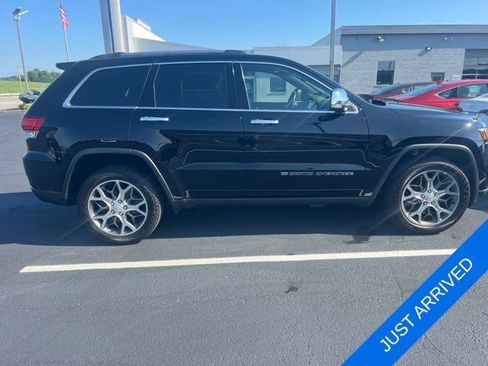 Used 2022 Jeep Grand Cherokee Limited w/ Tech Group AWD/4WD image 3