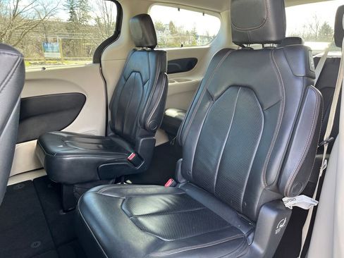 Used 2017 Chrysler Pacifica Touring-L Plus w/ Advanced Safetytec Group FWD image 29