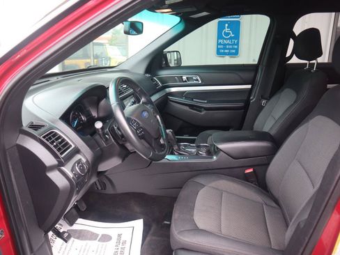 Used 2017 Ford Explorer XLT w/ Equipment Group 201A AWD/4WD image 57