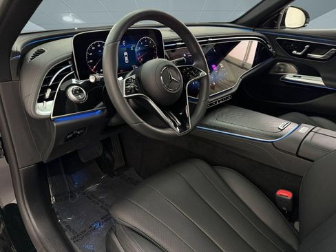 Used 2025 Mercedes-Benz E 450 4MATIC Sedan image 4
