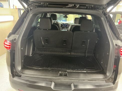 Used 2023 Chevrolet Traverse LT FWD image 15