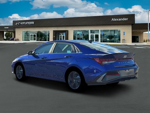 New 2026 Hyundai Elantra SEL Sport Premium FWD image 4