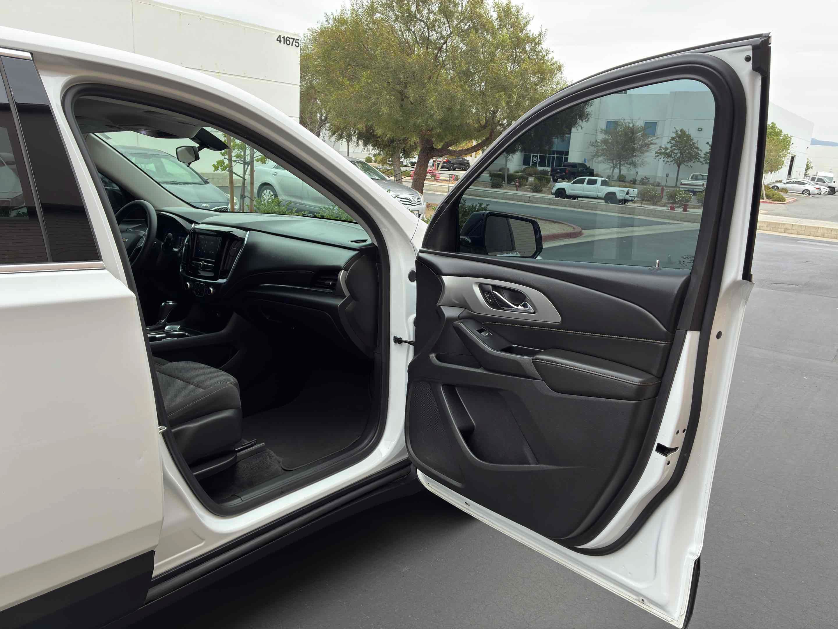Used 2020 Chevrolet Traverse LS FWD image 40