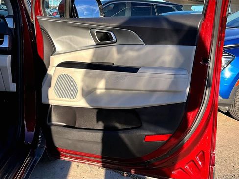 Used 2024 Kia Carnival LX image 20