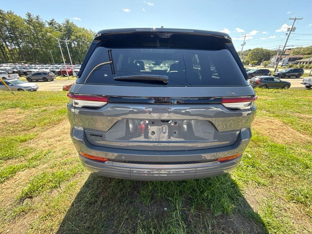 New 2027 Jeep Grand Cherokee Limited AWD/4WD image 4