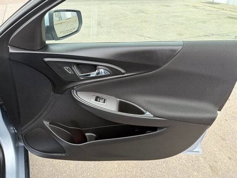 Used 2017 Chevrolet Malibu LT image 22