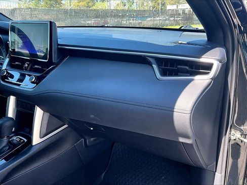 Used 2024 Toyota Corolla Cross SE image 19