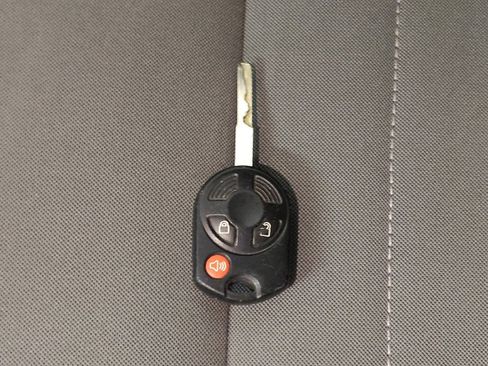 Used 2015 Ford Escape SE image 32