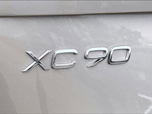 New 2026 Volvo XC90 B5 Plus w/ Protection Package Premier image 6