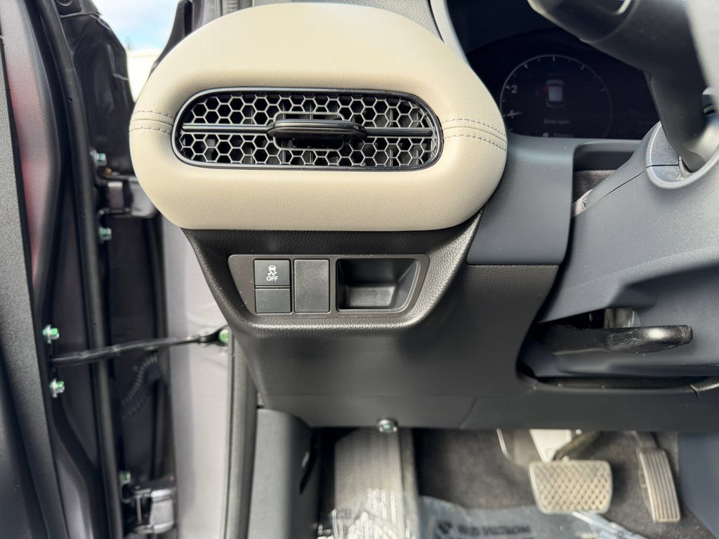 Used 2025 Honda HR-V LX image 17