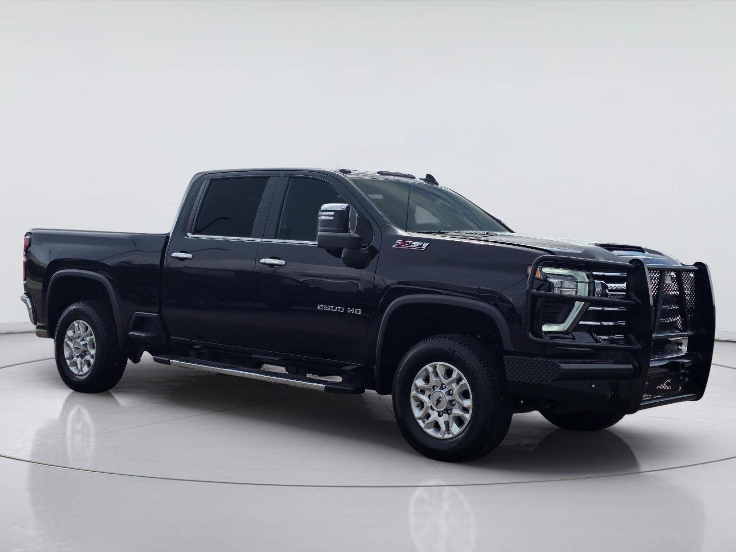 Used 2025 Chevrolet Silverado 2500 LTZ w/ LTZ Convenience Package AWD/4WD image 3