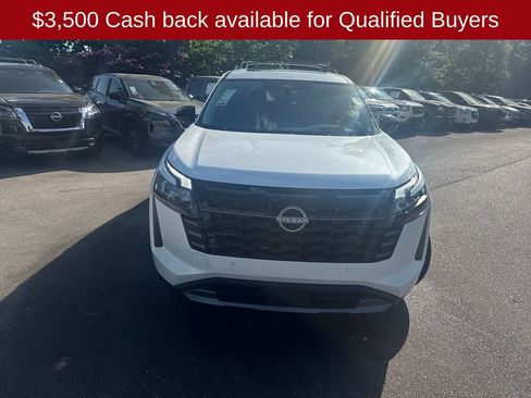 New 2026 Nissan Pathfinder Platinum FWD image 9