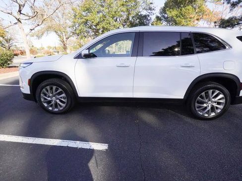 Used 2025 Buick Enclave Preferred image 6