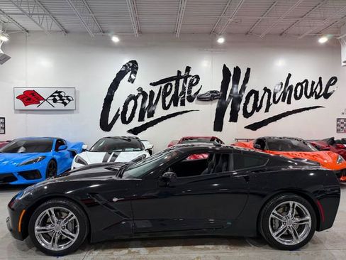 Used 2017 Chevrolet Corvette Stingray Coupe w/ 1LT RWD image 2