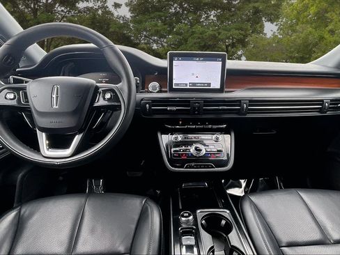 Used 2022 Lincoln Corsair Reserve w/ Sport Package image 7