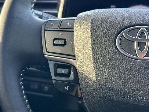 Used 2025 Toyota Camry SE image 28