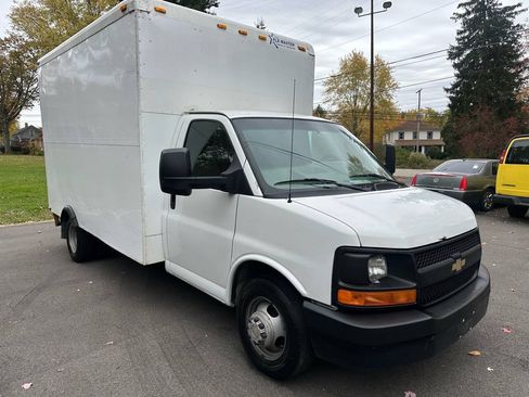 Used 2017 Chevrolet Express 3500 RWD image 9