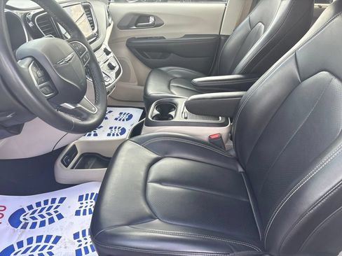 Certified 2023 Chrysler Pacifica Touring-L FWD image 18
