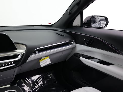 Used 2024 Cadillac Lyriq Luxury RWD image 35