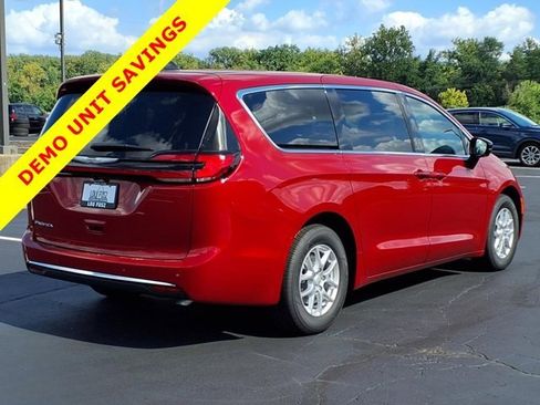 New 2026 Chrysler Pacifica Select image 17