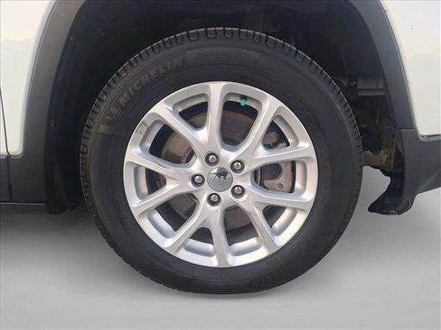 Used 2018 Jeep Cherokee Latitude image 20