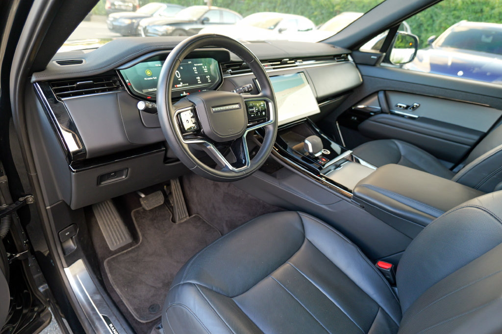 Used 2025 Land Rover Range Rover Sport SE AWD/4WD image 20
