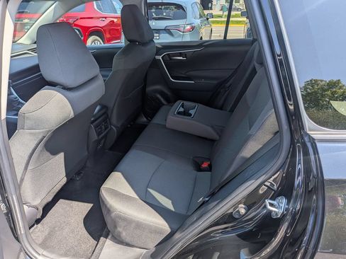 Used 2025 Toyota RAV4 XLE AWD/4WD image 12