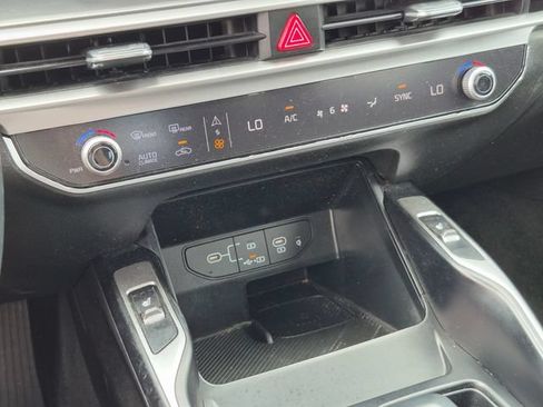 Used 2024 Kia Sorento S FWD image 18