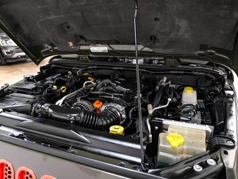 Used 2016 Jeep Wrangler Unlimited Rubicon w/ Connectivity Group image 37