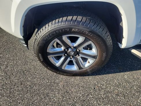 Used 2017 Toyota Tacoma Limited w/ Tow Package RWD image 5