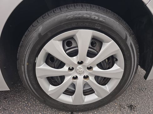 Used 2024 Toyota Corolla LE FWD image 29