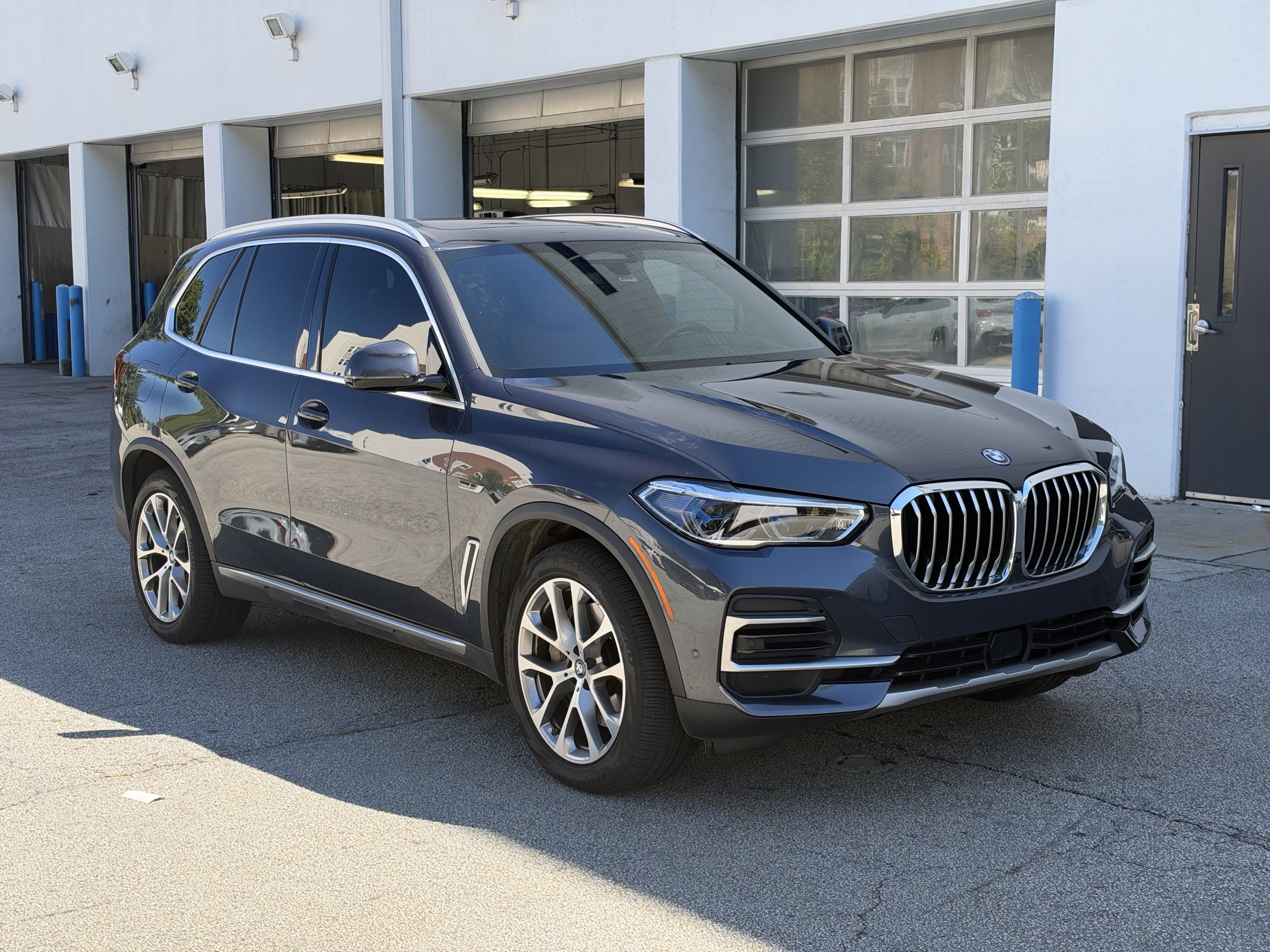 Used 2022 BMW X5 xDrive45e w/ Executive Package AWD/4WD image 5