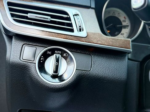 Used 2014 Mercedes-Benz E 350 4MATIC Sedan image 24