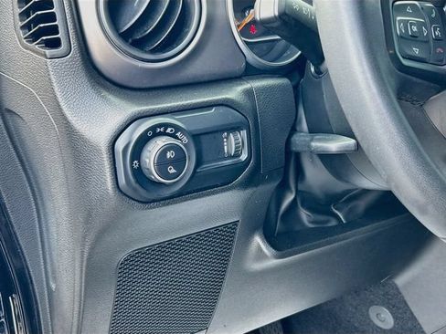 Used 2023 Jeep Gladiator Sport AWD/4WD image 7