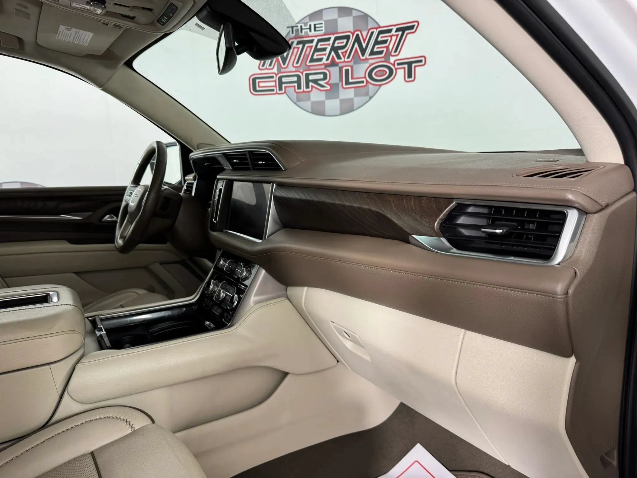 Used 2022 GMC Yukon XL Denali AWD/4WD image 12