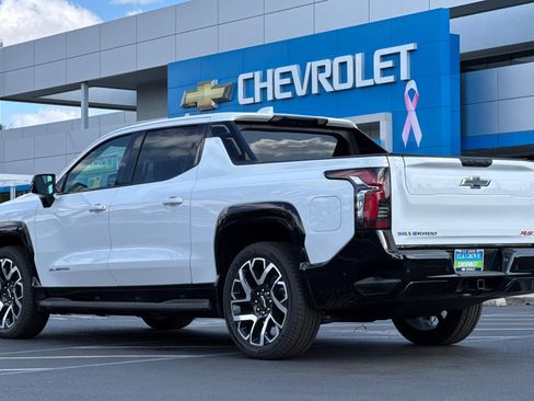 New 2024 Chevrolet Silverado EV RST image 5
