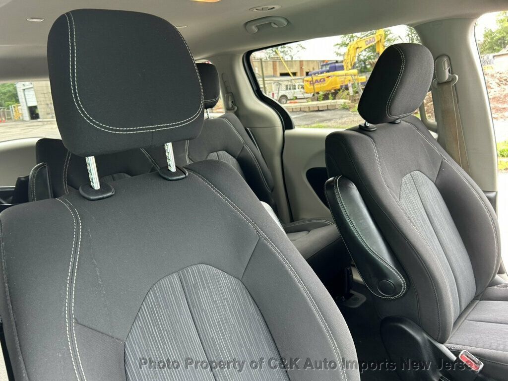 Used 2020 Chrysler Voyager L FWD image 32