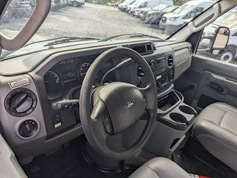 Used 2017 Ford E-350 and Econoline 350 Super Duty image 8