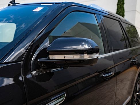 Used 2024 Lincoln Navigator Reserve AWD/4WD image 17