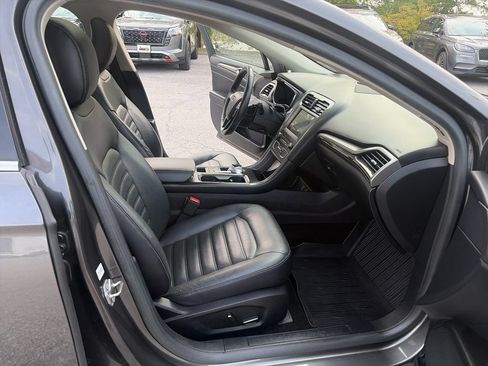 Used 2017 Ford Fusion SE w/ Fusion SE Technology Package FWD image 43