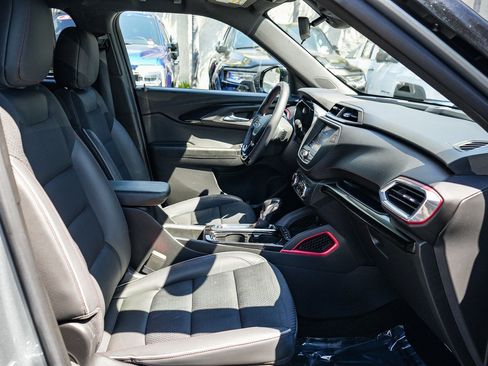 Used 2023 Chevrolet TrailBlazer RS FWD image 14