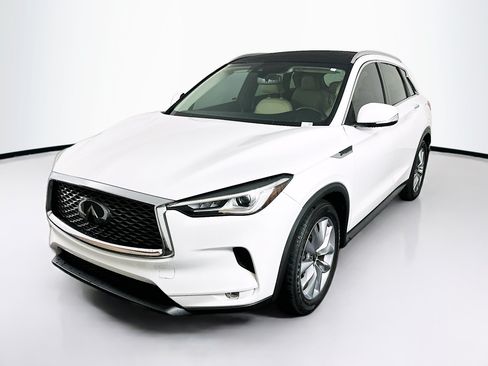 Used 2020 INFINITI QX50 Luxe w/ Navigation Package FWD image 3