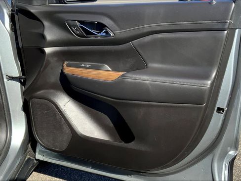 Certified 2023 GMC Acadia SLE w/ Driver Convenience Package image 22